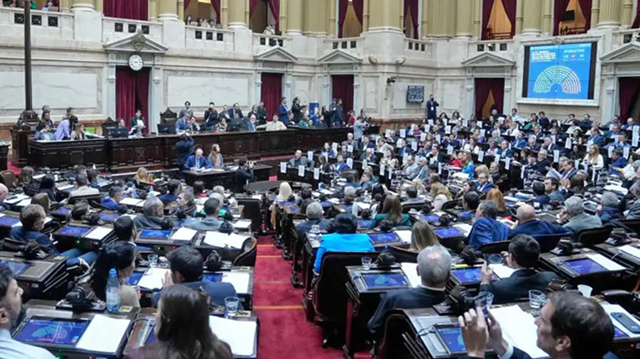 Diputados sesionando