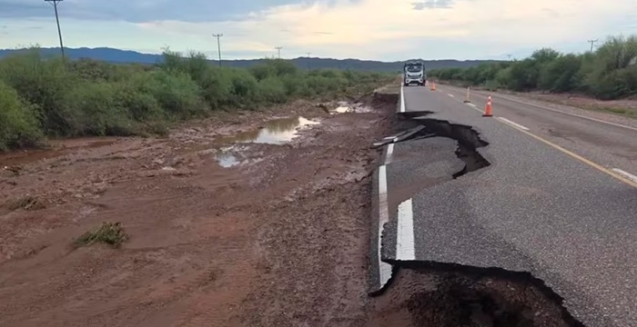 Ruta con asfalto en mal estado